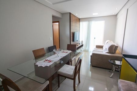 Sala de apartamento para alugar com 2 quartos, 70m² em Santa Mônica, Uberlândia