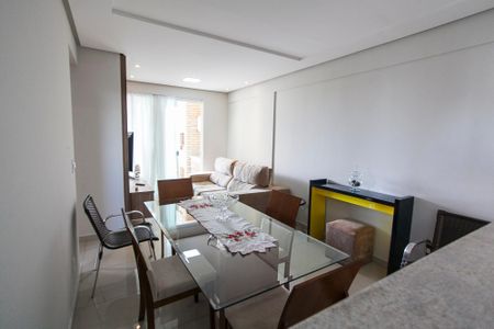 Sala de apartamento para alugar com 2 quartos, 70m² em Santa Mônica, Uberlândia