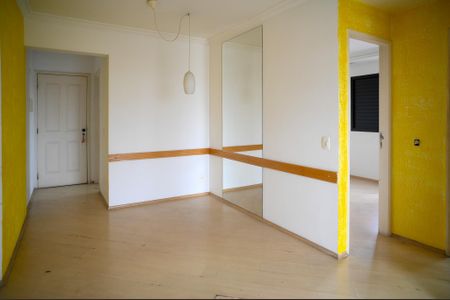 Sala de apartamento à venda com 2 quartos, 60m² em Vila Santo Estefano, São Paulo