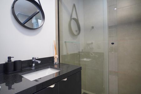 Banheiro de kitnet/studio para alugar com 1 quarto, 30m² em Auxiliadora, Porto Alegre