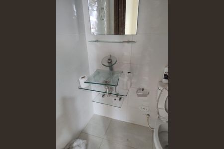 Banheiro de casa para alugar com 2 quartos, 130m² em Jardim Santa Maria, São Paulo