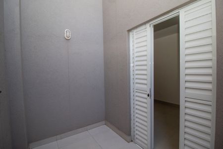 Varanda Quarto 1 de apartamento à venda com 2 quartos, 52m² em Vila Mangalot, São Paulo