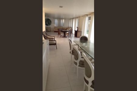 Casa para alugar com 5 quartos, 300m² em Pituaçu, Salvador