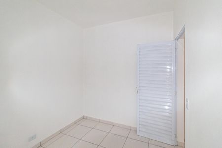 Quarto de casa para alugar com 1 quarto, 28m² em Jardim Ana Estela, Carapicuíba