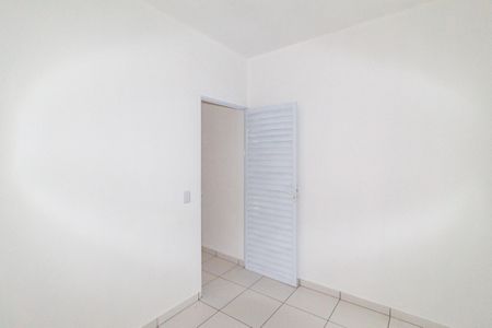 Quarto de casa para alugar com 1 quarto, 28m² em Jardim Ana Estela, Carapicuíba