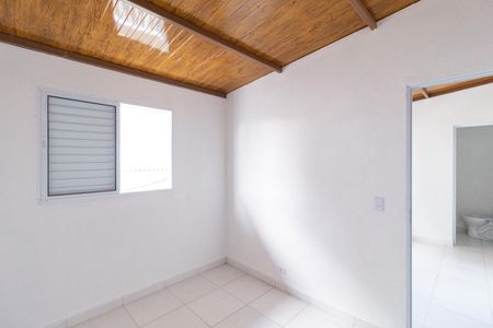 Quarto de casa para alugar com 1 quarto, 28m² em Jardim Ana Estela, Carapicuíba