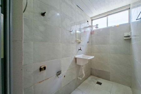 Banheiro de kitnet/studio para alugar com 0 quarto, 23m² em Ocian, Praia Grande