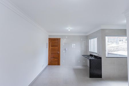 Sala, cozinha e área de serviço de apartamento à venda com 2 quartos, 40m² em Vila Mangalot, São Paulo