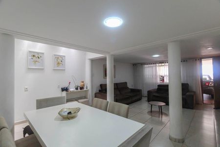 Casa à venda com 4 quartos, 150m² em Vila Zelina, São Paulo