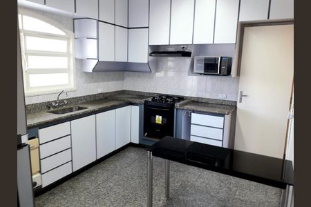 Cozinha de apartamento para alugar com 3 quartos, 105m² em Jardim Santa Maria, Guarujá