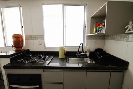 Sala/Cozinha de casa de condomínio para alugar com 2 quartos, 61m² em Maracanã, Praia Grande