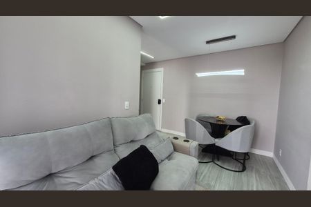 Sala de apartamento para alugar com 2 quartos, 42m² em Santa Maria, Santo André