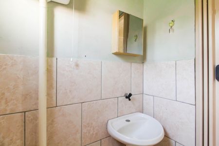 Banheiro de kitnet/studio para alugar com 1 quarto, 20m² em Mathias Velho, Canoas