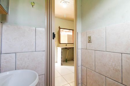 Banheiro de kitnet/studio para alugar com 1 quarto, 20m² em Mathias Velho, Canoas