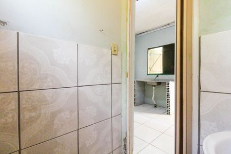 Banheiro de kitnet/studio para alugar com 1 quarto, 20m² em Mathias Velho, Canoas