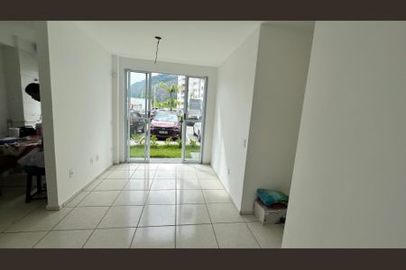 Sala de apartamento para alugar com 2 quartos, 70m² em Barra da Tijuca, Rio de Janeiro