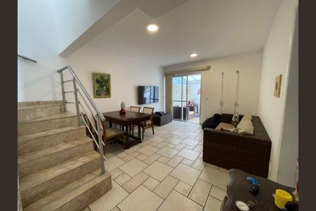 Sala de casa de condomínio à venda com 2 quartos, 80m² em Rio Pequeno, São Paulo