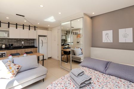 Sala/Quarto de kitnet/studio para alugar com 1 quarto, 25m² em Farroupilha, Porto Alegre