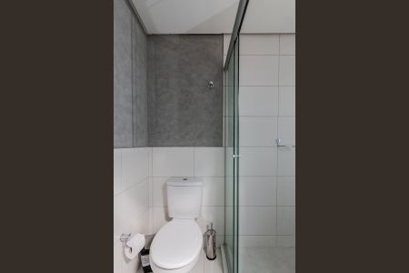 Banheiro de kitnet/studio para alugar com 1 quarto, 25m² em Farroupilha, Porto Alegre