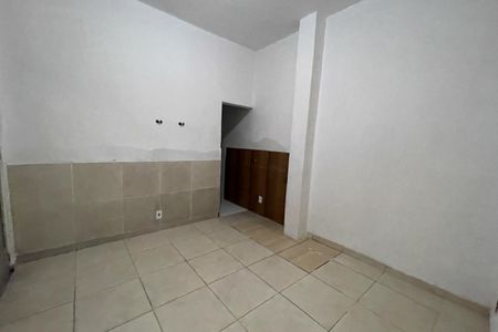 Quarto de casa para alugar com 1 quarto, 80m² em Parque Senhor do Bonfim, Duque de Caxias