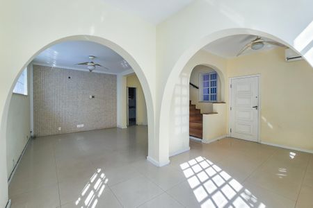 Sala de casa para alugar com 4 quartos, 190m² em Humaitá, Rio de Janeiro