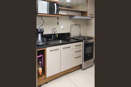Cozinha de apartamento para alugar com 1 quarto, 54m² em Stella Maris, Salvador
