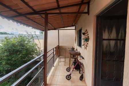 Varanda de casa à venda com 3 quartos, 190m² em Tres Barras, Contagem