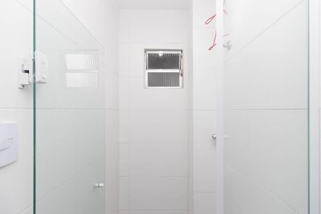 Banheiro de kitnet/studio para alugar com 1 quarto, 21m² em Vila Maria Baixa, São Paulo