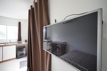 Detalhe tv de kitnet/studio para alugar com 1 quarto, 18m² em Agronômica, Florianópolis