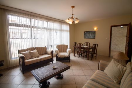 Sala de casa à venda com 5 quartos, 254m² em Jardim Caravelas, São Paulo