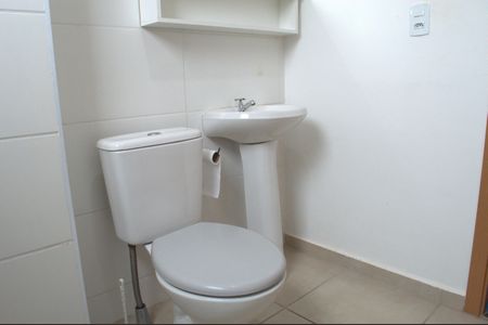 Detalhe do banheiro de apartamento para alugar com 2 quartos, 43m² em Distrito de Bonfim Paulista, Ribeirão Preto