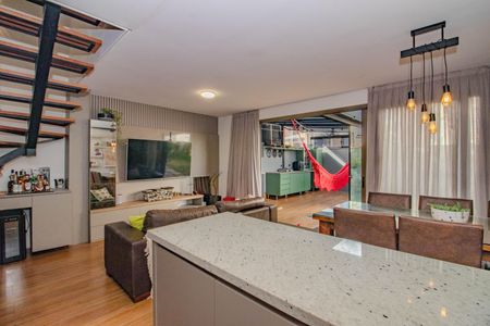 Sala de casa de condomínio à venda com 3 quartos, 210m² em Jardim Itu, Porto Alegre