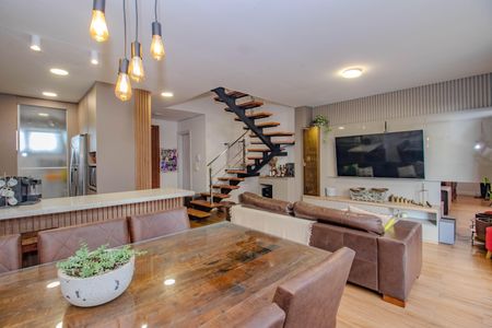 Sala de casa de condomínio à venda com 3 quartos, 210m² em Jardim Itu, Porto Alegre