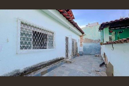 Casa à venda com 4 quartos, 300m² em Santa Cruz, Belo Horizonte