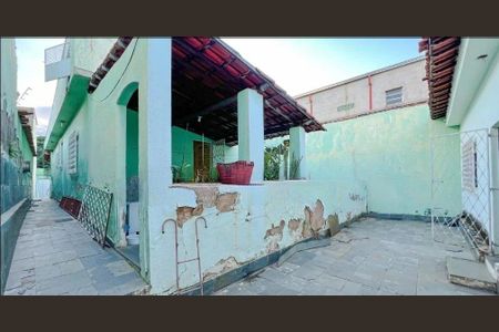 Casa à venda com 4 quartos, 300m² em Santa Cruz, Belo Horizonte