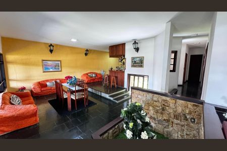 Casa à venda com 4 quartos, 311m² em Tanque, Rio de Janeiro