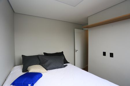 quarto 1 de apartamento para alugar com 2 quartos, 43m² em Jardim Monte Alegre, Taboão da Serra