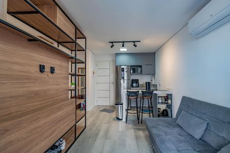 Sala e cozinha de apartamento para alugar com 1 quarto, 33m² em Vila Nair, São Paulo