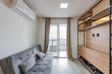 Sala e cozinha de apartamento para alugar com 1 quarto, 33m² em Vila Nair, São Paulo