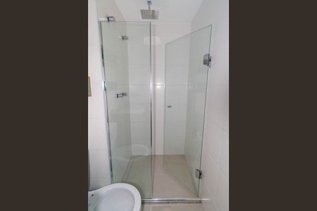 Banheiro de kitnet/studio para alugar com 1 quarto, 27m² em Vila Guarani (z Sul), São Paulo