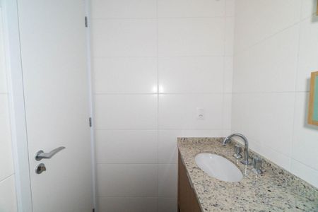 Banheiro de kitnet/studio para alugar com 1 quarto, 27m² em Vila Guarani (z Sul), São Paulo
