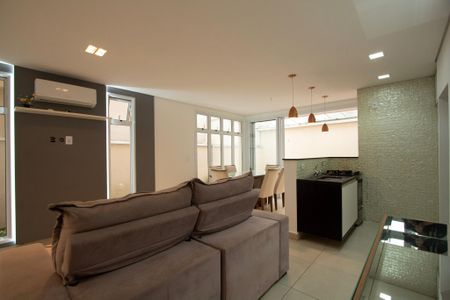 Sala de casa de condomínio para alugar com 3 quartos, 130m² em Jardim Pagliato, Sorocaba