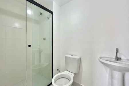 Banheiro da Suíte de apartamento para alugar com 1 quarto, 43m² em Jardim Itacolomi, São Paulo