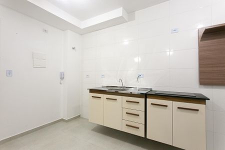 Cozinha de apartamento para alugar com 1 quarto, 25m² em Vila Carrão, São Paulo