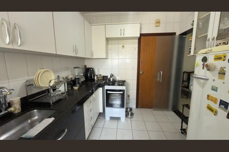 Cozinha de apartamento para alugar com 3 quartos, 90m² em Itamarati, Belo Horizonte