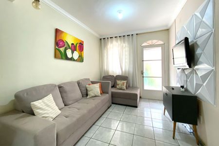 Sala de casa para alugar com 2 quartos, 110m² em Santa Terezinha, Belo Horizonte