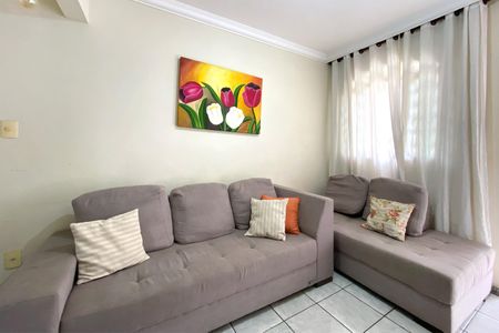 Sala de casa para alugar com 2 quartos, 110m² em Santa Terezinha, Belo Horizonte