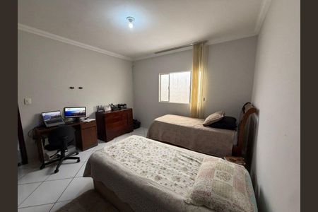 Casa à venda com 3 quartos, 130m² em Europa, Contagem