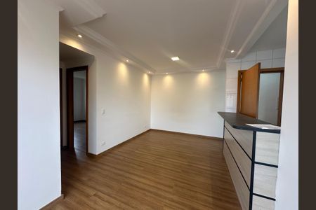 Sala de apartamento à venda com 2 quartos, 58m² em Jardim Tupanci, Barueri