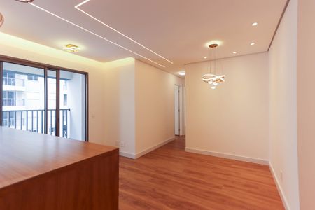 Sala de apartamento para alugar com 2 quartos, 56m² em Vila Sonia, São Paulo